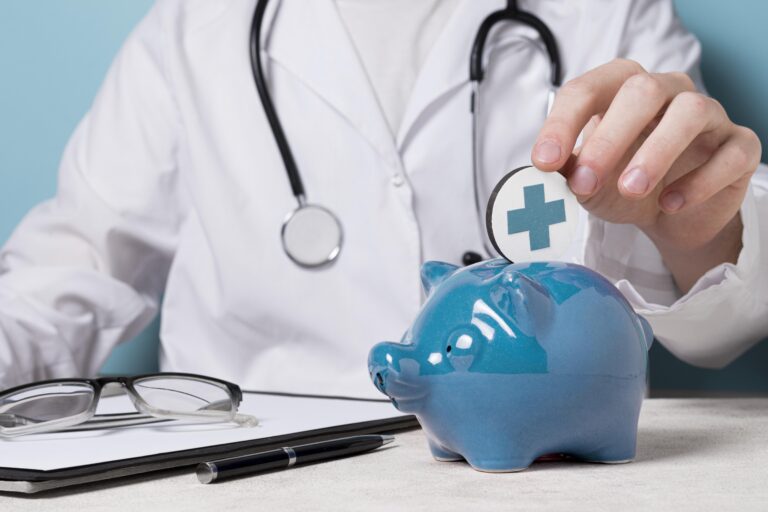 Saving Smart: Financial Planning Tips for Mexican Nurses in the U.S.
